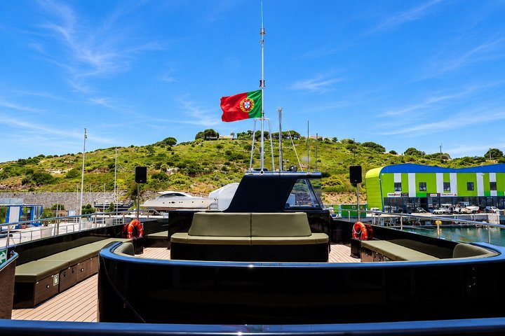 Albufeira: Brunch and Benagil Caves with Open bar