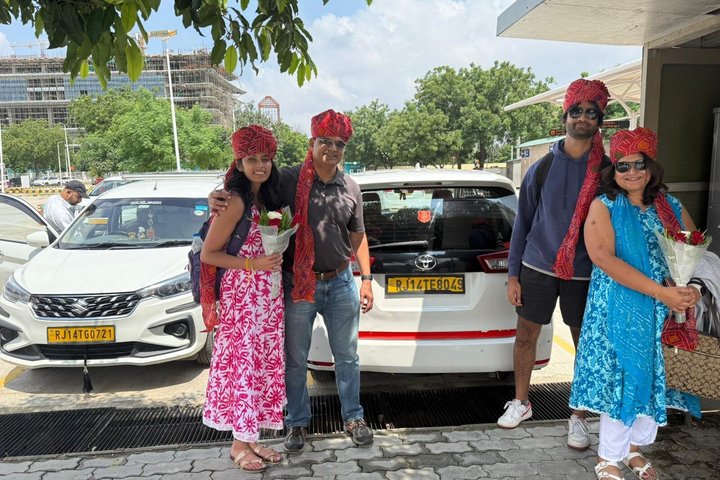 Private One-Way Transfer: Jodhpur to Jaisalmer by AC Car