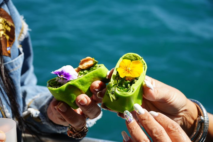 Vilamoura: Brunch and Benagil Caves on Board with Open bar
