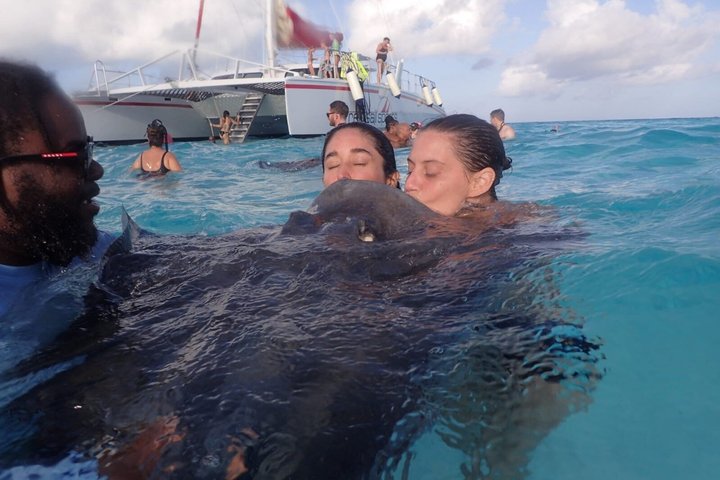 Stingray City, Star fish Point and Snorkeling Private Boat Tour