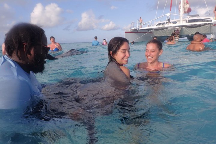 Stingray City, Star fish Point and Snorkeling Private Boat Tour