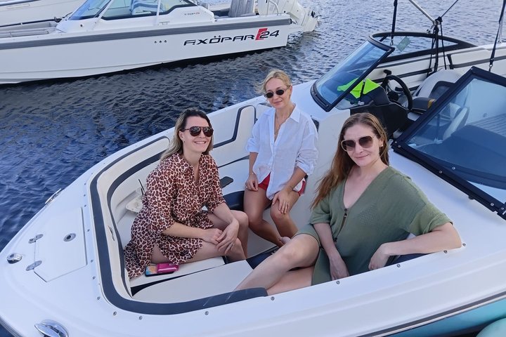 Stingray City, Star fish Point and Snorkeling Private Boat Tour