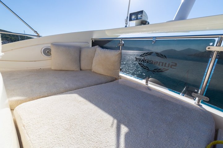 Private VIP Motoryacht Charter in Bodrum For 6 Hours With Lunch
