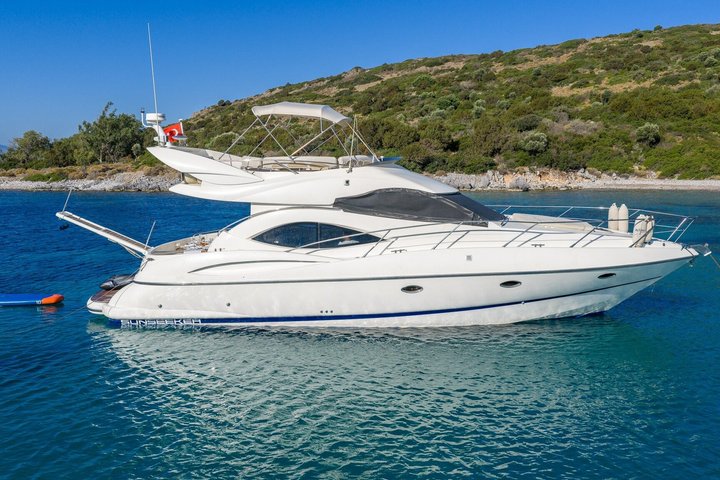 Private VIP Motoryacht Charter in Bodrum For 6 Hours With Lunch