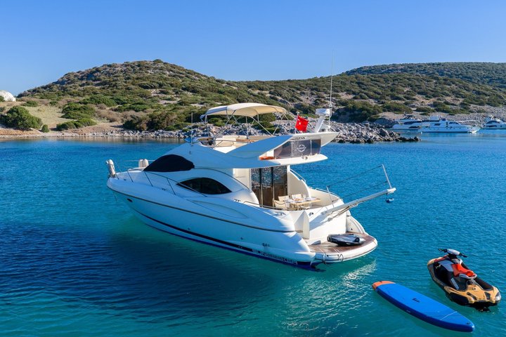 Private VIP Motoryacht Charter in Bodrum For 6 Hours With Lunch