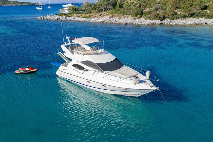Private VIP Motoryacht Charter in Bodrum For 6 Hours With Lunch