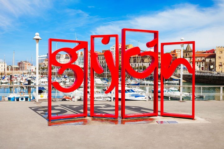 Hello Gijon: Private 2-Hour Intro City Walk with Local Guide