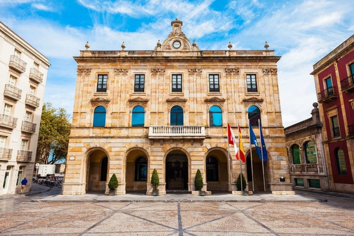 Hello Gijon: Private 2-Hour Intro City Walk with Local Guide