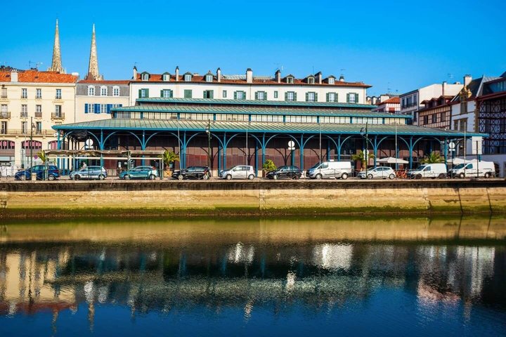 Hello Gijon: Private 2-Hour Intro City Walk with Local Guide