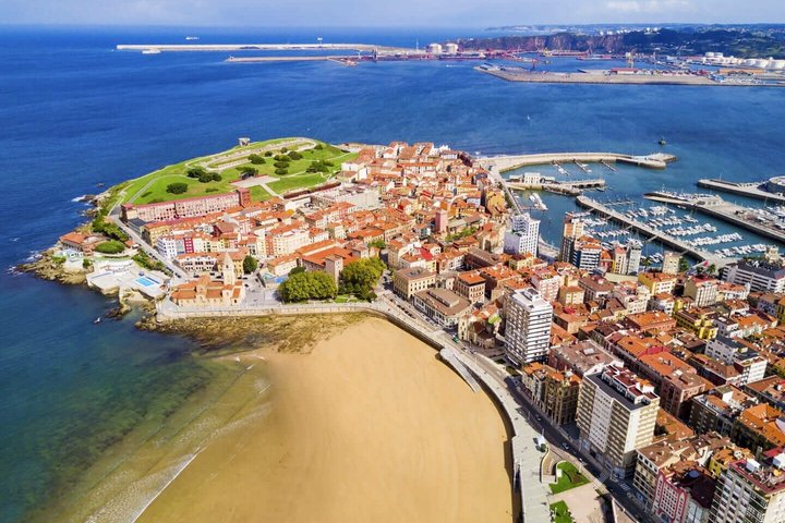 Hello Gijon: Private 2-Hour Intro City Walk with Local Guide