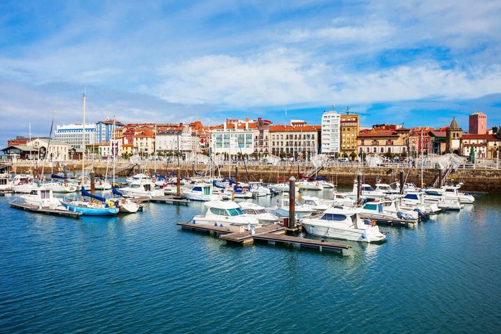 Hello Gijon: Private 2-Hour Intro City Walk with Local Guide
