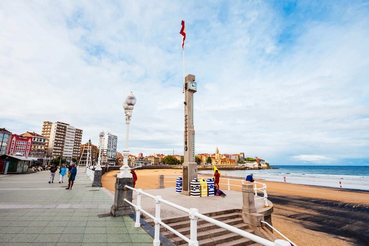 Hello Gijon: Private 2-Hour Intro City Walk with Local Guide