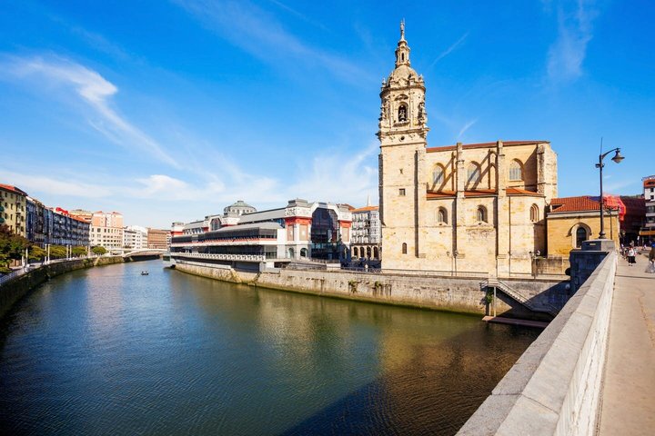 Hello Gijon: Private 2-Hour Intro City Walk with Local Guide