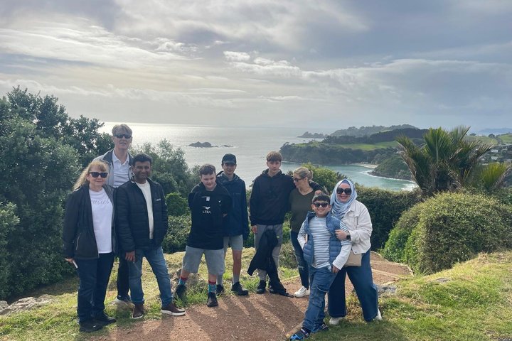 Auckland: Waiheke Island Scenic Tour 4 Vineyards, Local Guides