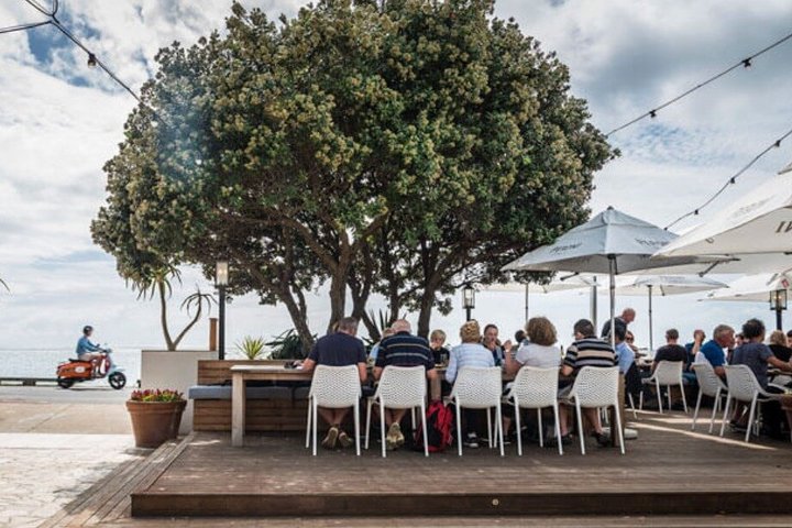 Auckland: Waiheke Island Wine Tour + Tastings & Beachfront Lunch