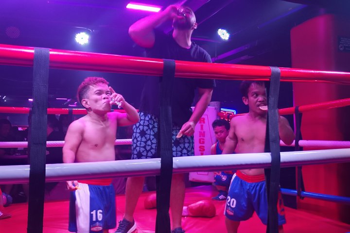 Makati : Pubcrawl Midget boxing rooftop music and gogo clubs