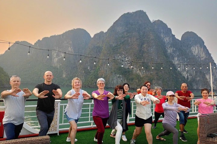 Hanoi: 3D2N 6 Star Cruise Ha Long - Lan Ha | Viet Hai Cycling
