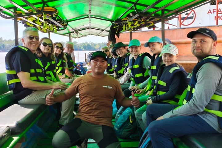 Sandoval Lake Full Day Tour in Tambopata