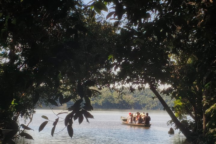 Sandoval Lake Full Day Tour in Tambopata