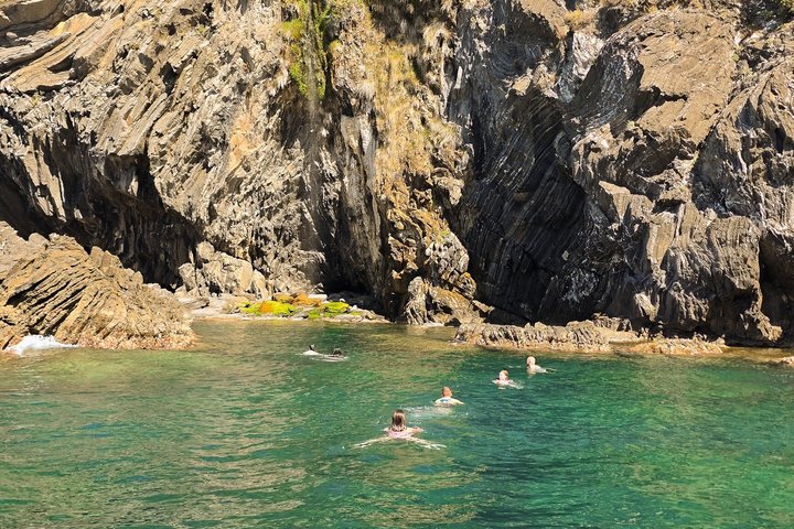 Sunset Boat Tour and Cinque Terre Aperitif from Monterosso