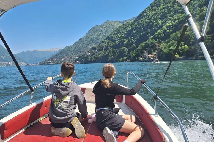 Self Drive Boat Rental License Free in Lake Como