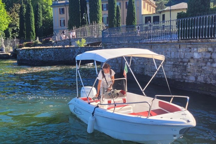 Self Drive Boat Rental License Free in Lake Como