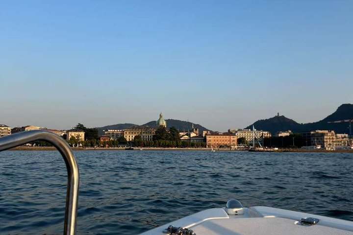 Self Drive Boat Rental License Free in Lake Como