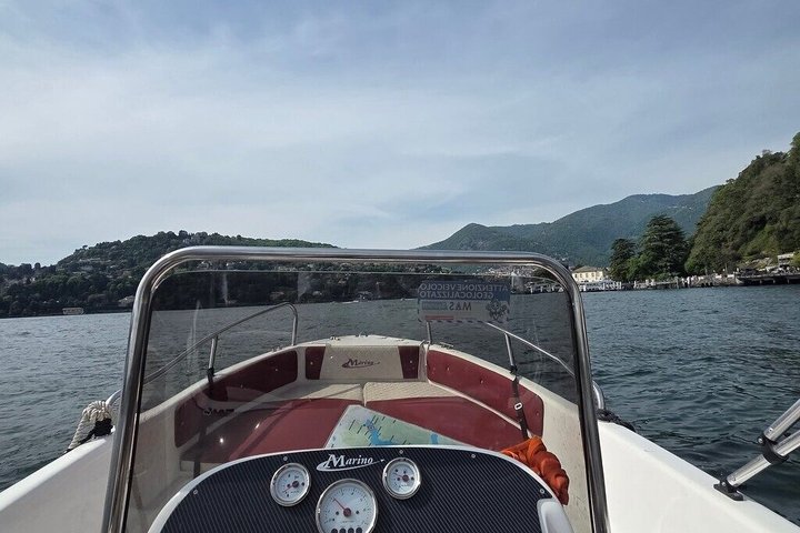 Self Drive Boat Rental License Free in Lake Como