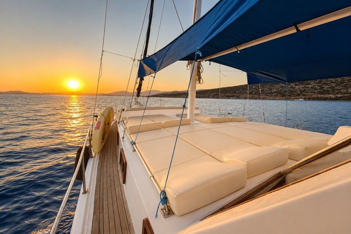 3-Hour Private Sunset Boat Tour With Dinner in Bodrum