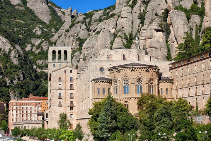 Montserrat Basilica and Museum Ticket with Roundtrip Cable Car