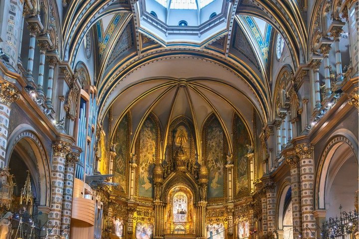 Montserrat Basilica and Museum Ticket with Roundtrip Cable Car