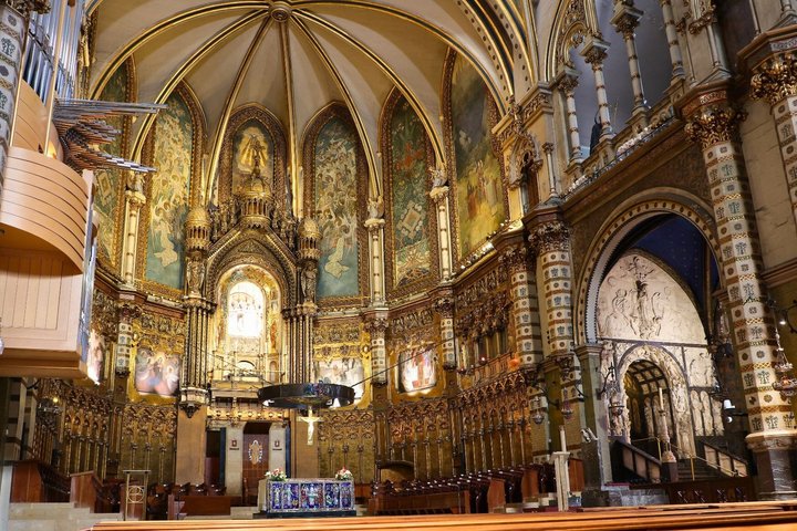 Montserrat Basilica and Museum Ticket with Roundtrip Cable Car