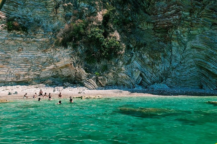 Sarandë: Small-Group Boat Tour with Surprise Extra Stop