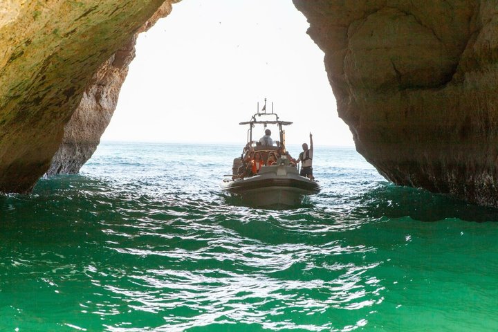 Portimão: Benagil Caves Speedboat Tour