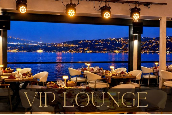 İstanbul Mega Lüfer Dinner Cruise Bosphorus and Show - Pvt. Table