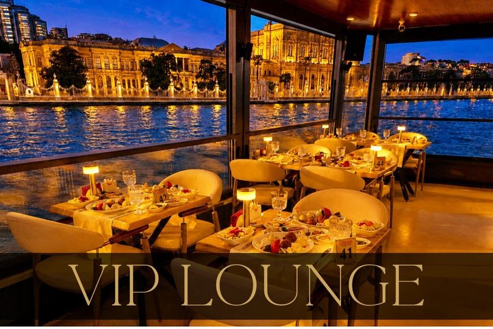 İstanbul Mega Lüfer Dinner Cruise Bosphorus and Show - Pvt. Table