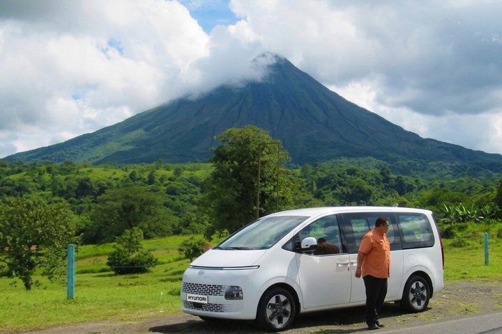 San Jose Airport (SJO) to La Fortuna Arenal Private VIP Transfer