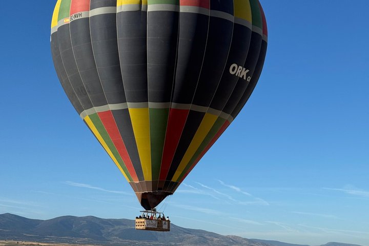 Flight in Globo Comfort at Dawn in Segovia