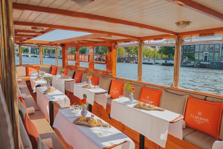 Amsterdam Classic Saloon Boat Cruise with Drinks and Cheese