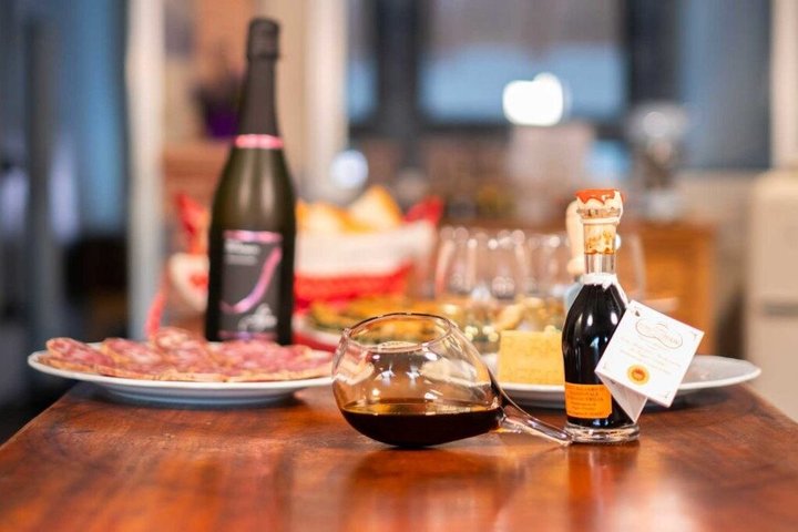 Parmigiano Reggiano & Aceto Balsamico tour with lunch