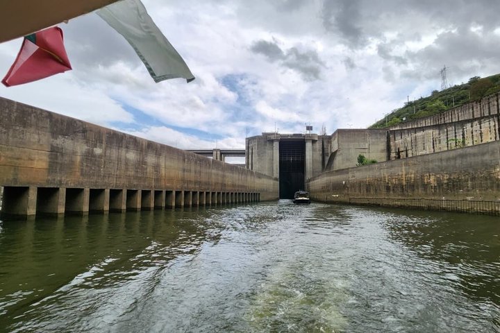 3H Pinhão to Régua Douro Cruise with Lock Wine and Tapas