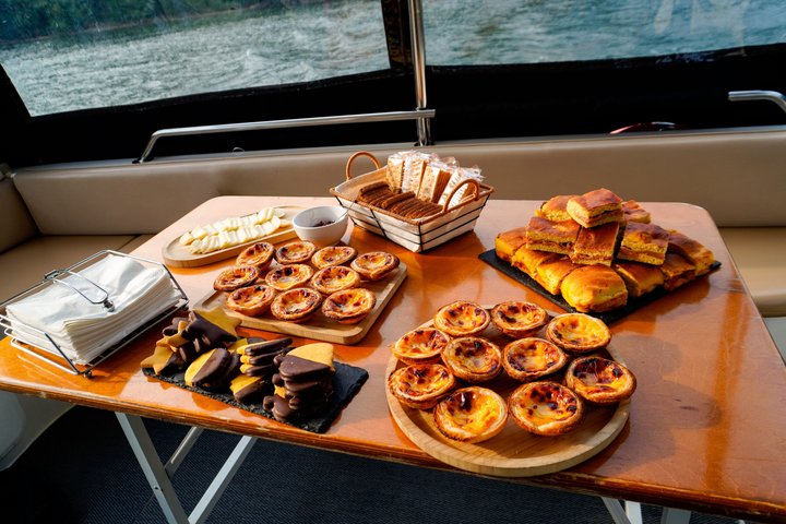 3H Pinhão to Régua Douro Cruise with Lock Wine and Tapas