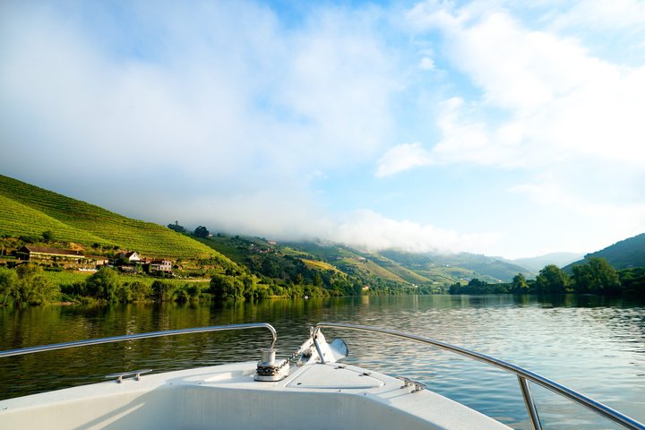 3H Pinhão to Régua Douro Cruise with Lock Wine and Tapas