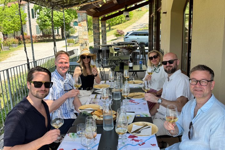Private wine tour on the magical hills of Lucca with sommelier