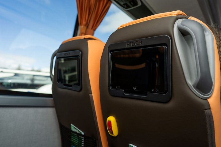 Airport Transfer: Keflavik Airport to Reykjavik Center in Iceland