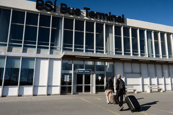 Airport Transfer: Keflavik Airport to Reykjavik Center in Iceland