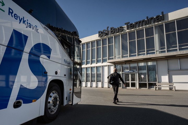 Airport Transfer: Keflavik Airport to Reykjavik Center in Iceland