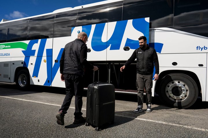Airport Transfer: Keflavik Airport to Reykjavik Center in Iceland