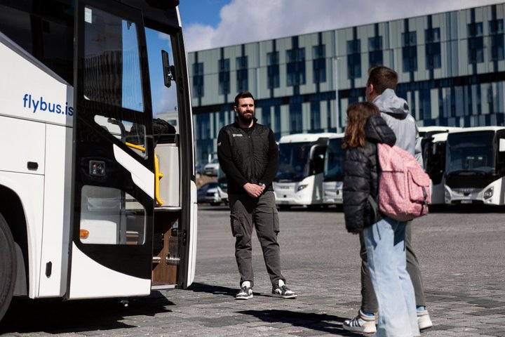 Airport Transfer: Keflavik Airport to Reykjavik Center in Iceland