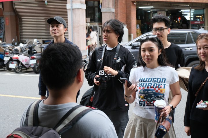 Taipei: Your First Day Food Tour with Locals & 12+ Tastings